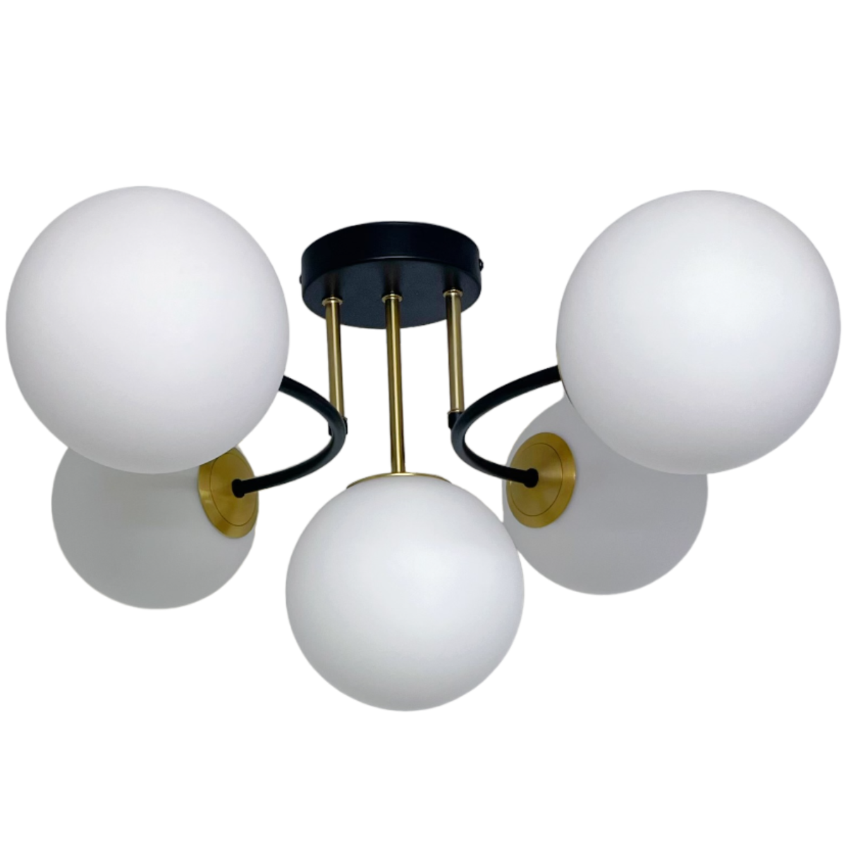 Lampy kule w stylu soft minimal, modern classic i glamour – inspiracje do eleganckich aranżacji